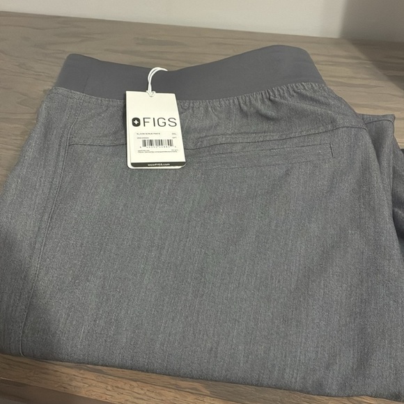 FIGS- Axim™ Cargo Scrub Pants size 3XLR - Picture 4 of 4